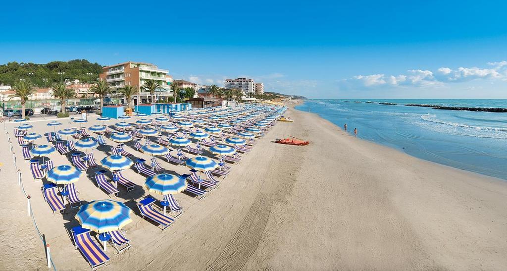 Hotel Europa Cupra Marittima Buitenkant foto